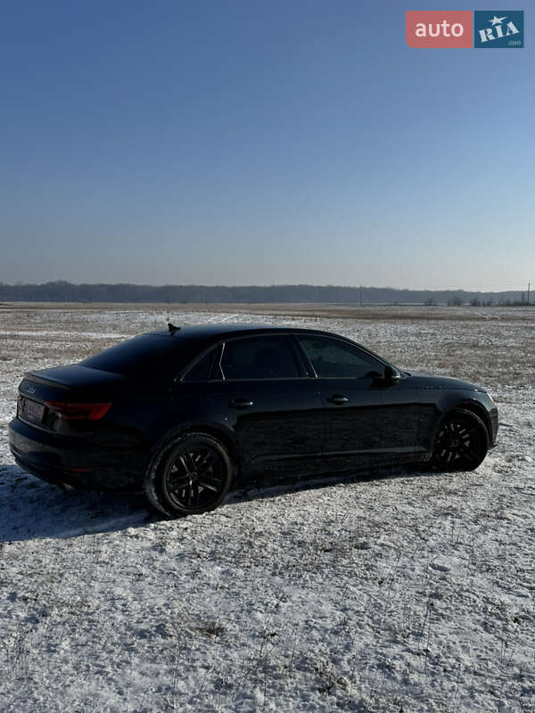 Седан Audi A4 2017 в Полтаві