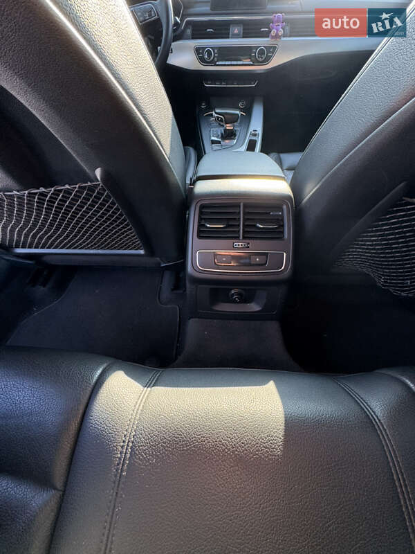 Седан Audi A4 2017 в Полтаві