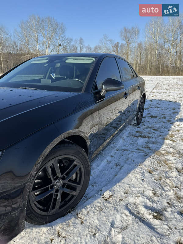 Седан Audi A4 2017 в Полтаві