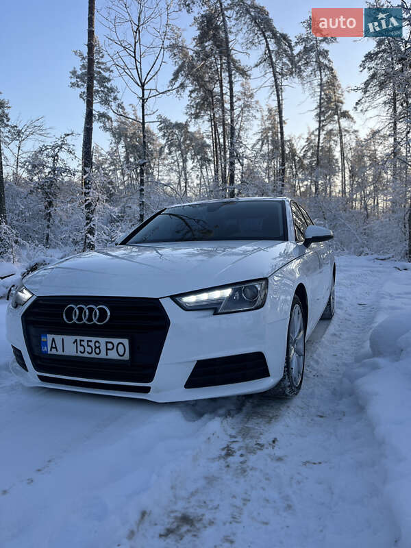 Седан Audi A4 2016 в Киеве