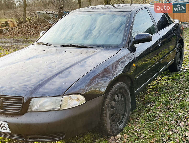 Седан Audi A4 1998 в Бурштині