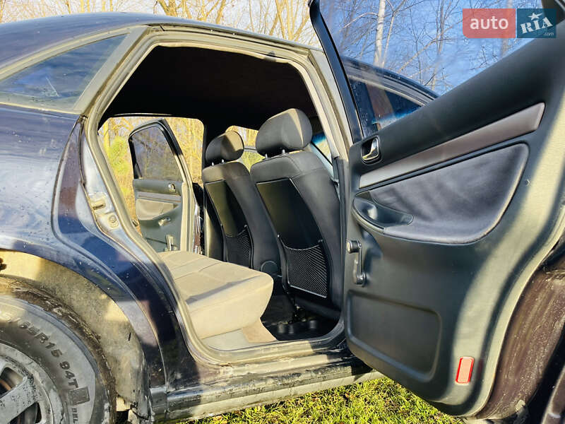 Седан Audi A4 1998 в Бурштині