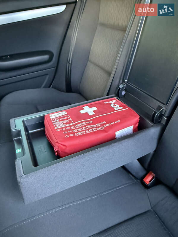 Седан Audi A4 2005 в Днепре