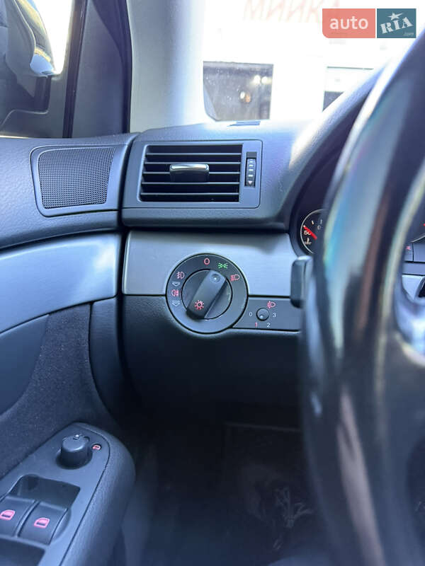 Седан Audi A4 2005 в Днепре