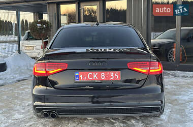 Седан Audi A4 2013 в Львове