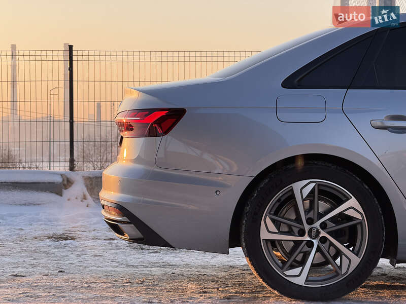 Седан Audi A4 2021 в Киеве