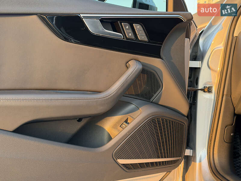 Седан Audi A4 2021 в Киеве