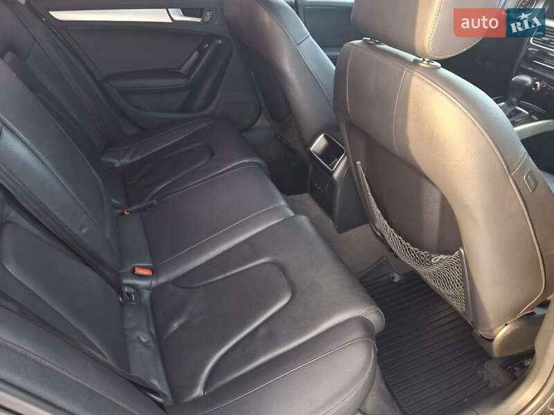Седан Audi A4 2013 в Каменец-Подольском