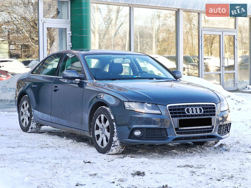 Седан Audi A4 2010 в Дніпрі
