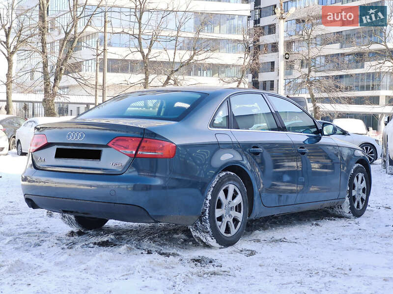 Седан Audi A4 2010 в Дніпрі