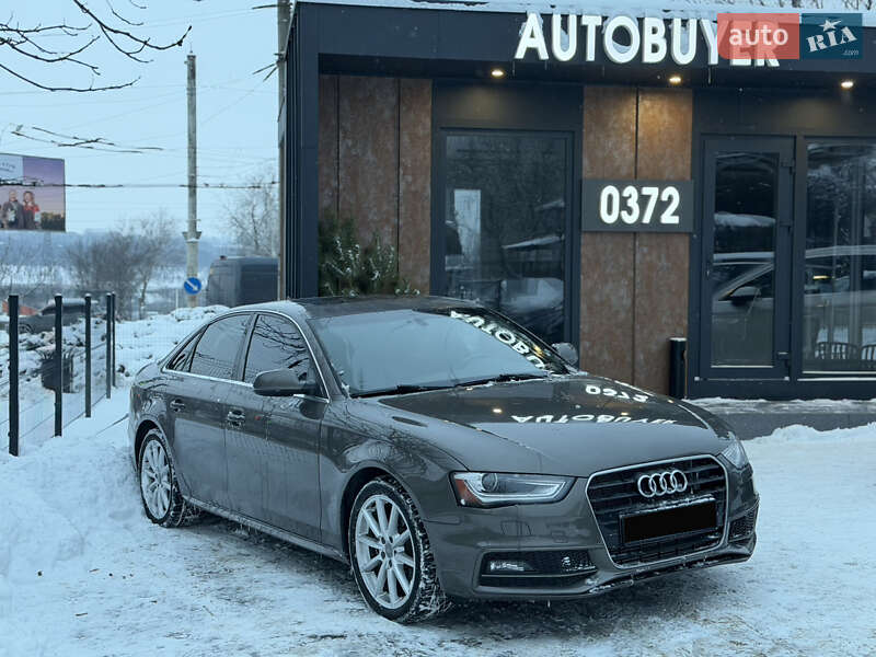 Седан Audi A4 2014 в Чернівцях
