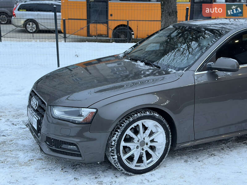 Седан Audi A4 2014 в Чернівцях