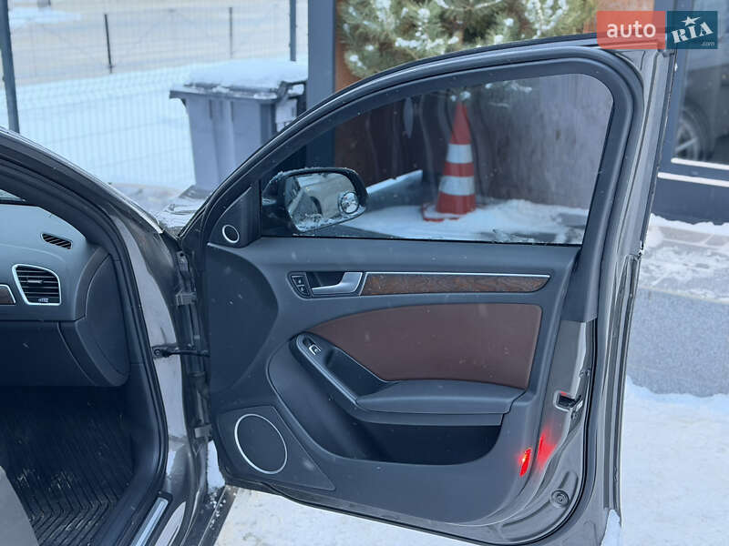 Седан Audi A4 2014 в Чернівцях