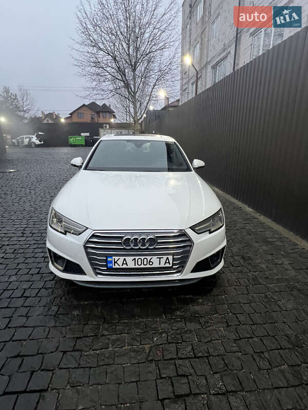Седан Audi A4 2018 в Киеве