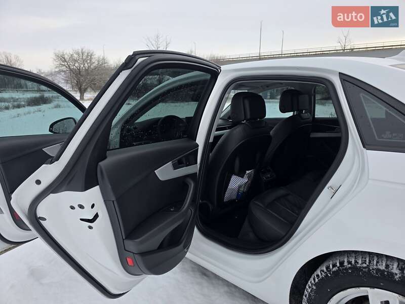 Седан Audi A4 2017 в Харькове