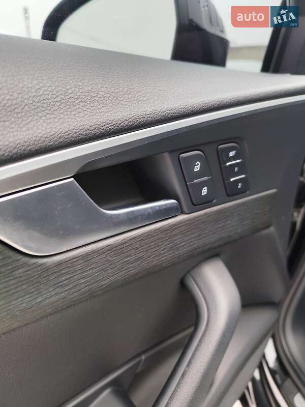 Седан Audi A4 2017 в Чернігові