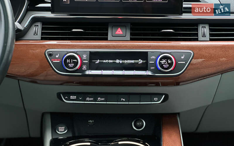 Седан Audi A4 2022 в Львове