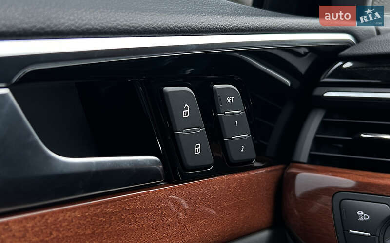 Седан Audi A4 2022 в Львове