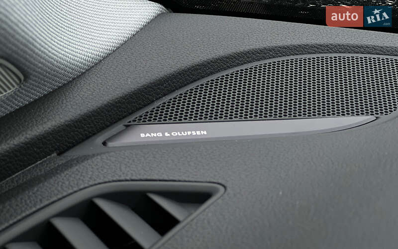 Седан Audi A4 2022 в Львове