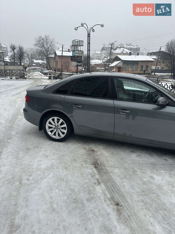 Седан Audi A4 2014 в Ивано-Франковске