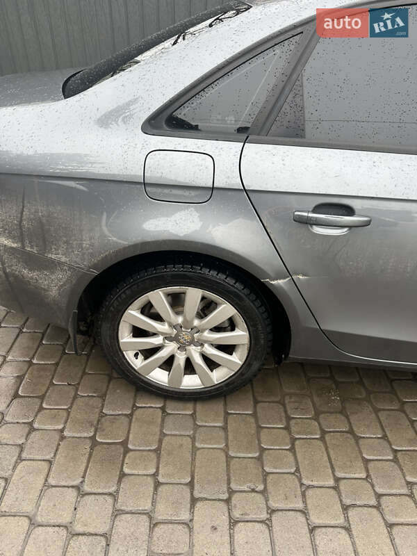 Седан Audi A4 2014 в Ивано-Франковске