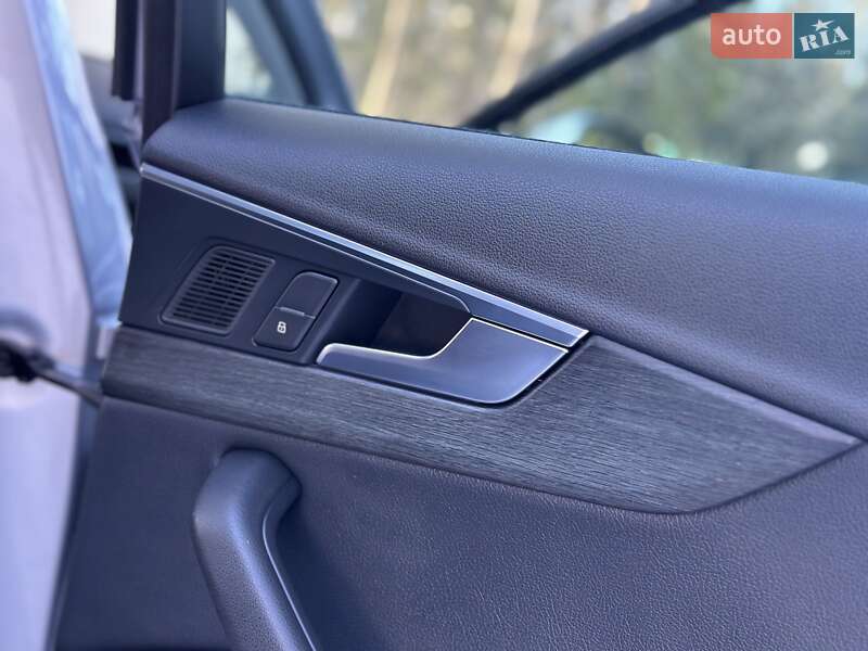 Седан Audi A4 2017 в Дрогобичі
