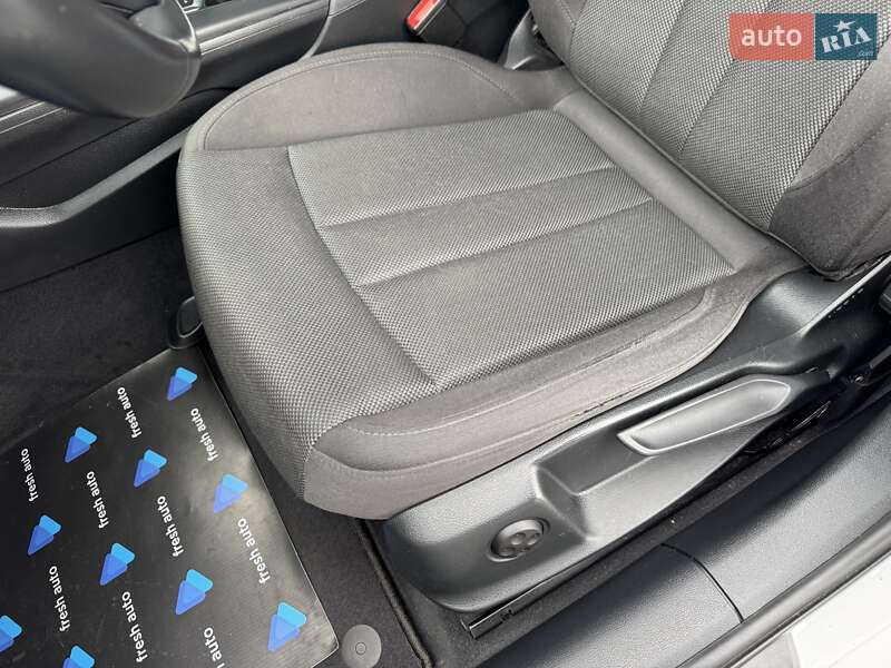 Седан Audi A4 2020 в Рівному