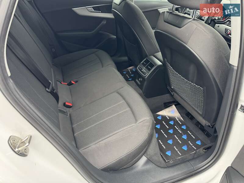 Седан Audi A4 2020 в Рівному