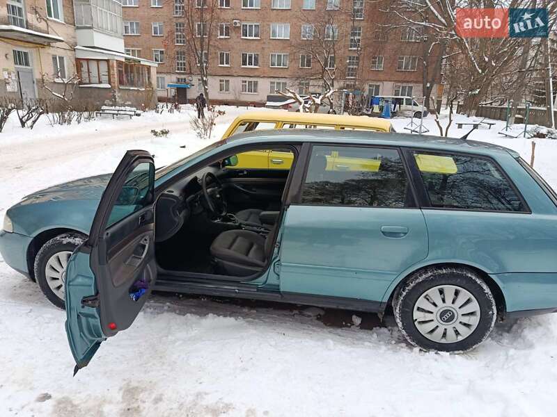 Універсал Audi A4 2001 в Білопіллі