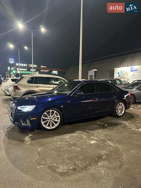 Седан Audi A4 2018 в Львові