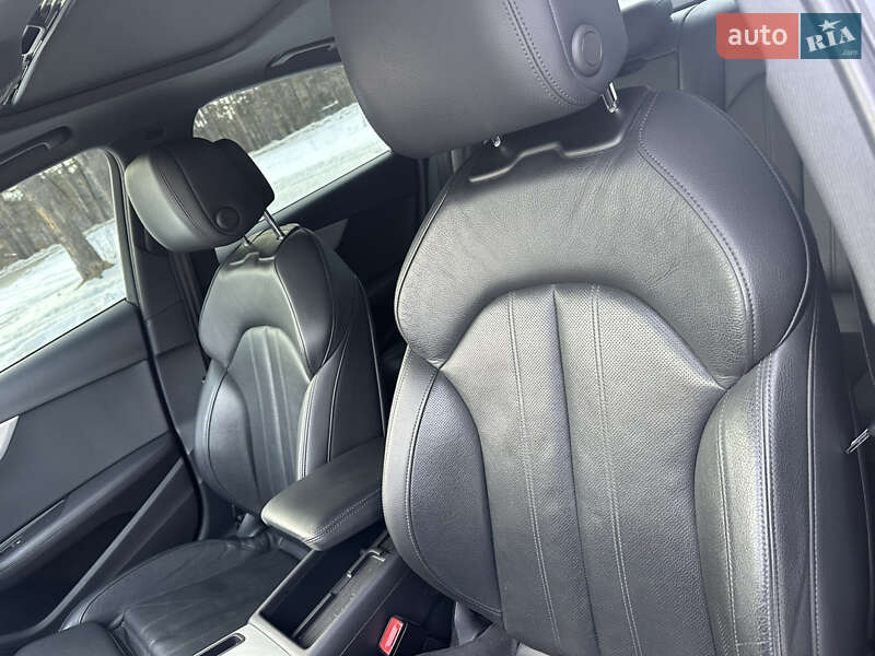 Седан Audi A4 2018 в Львові