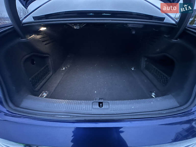 Седан Audi A4 2018 в Львові