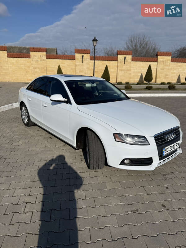 Седан Audi A4 2012 в Измаиле