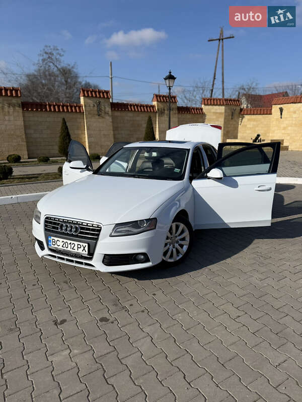 Седан Audi A4 2012 в Измаиле