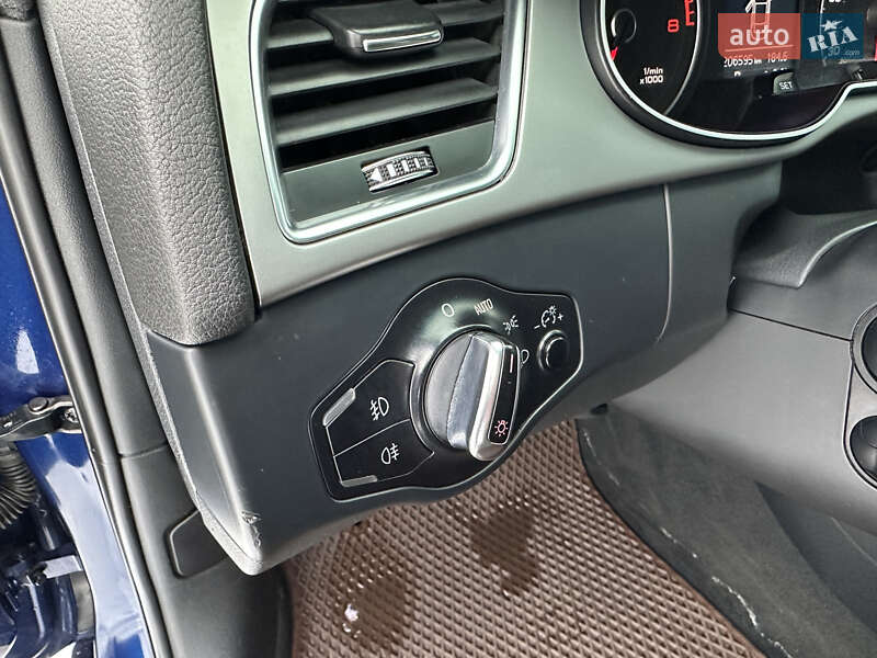 Седан Audi A4 2013 в Киеве