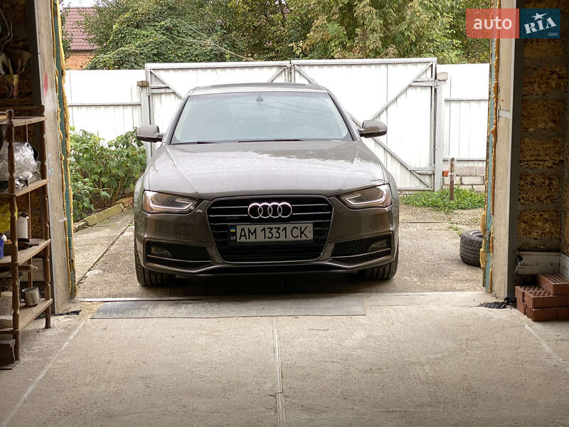 Седан Audi A4 2014 в Житомирі