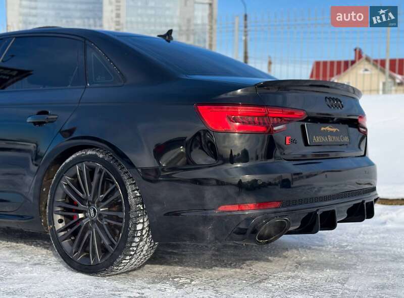 Седан Audi A4 2018 в Києві