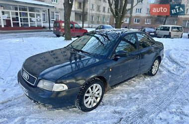 Седан Audi A4 1996 в Черновцах
