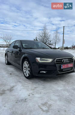 Седан Audi A4 2013 в Львове