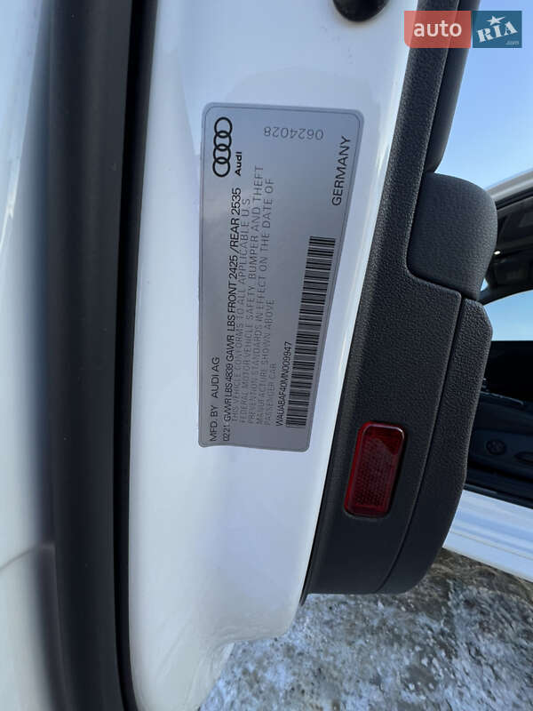 Седан Audi A4 2021 в Виннице