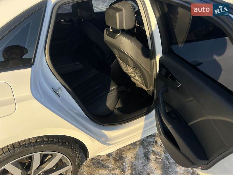 Седан Audi A4 2021 в Виннице
