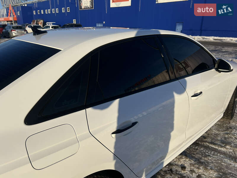 Седан Audi A4 2021 в Виннице