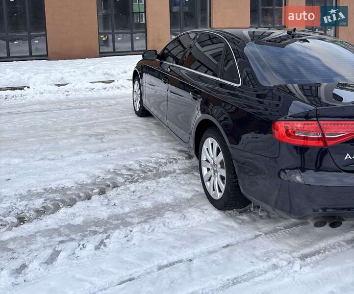 Седан Audi A4 2012 в Львове