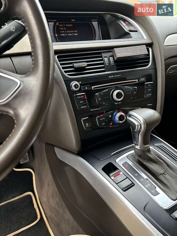 Седан Audi A4 2012 в Львове
