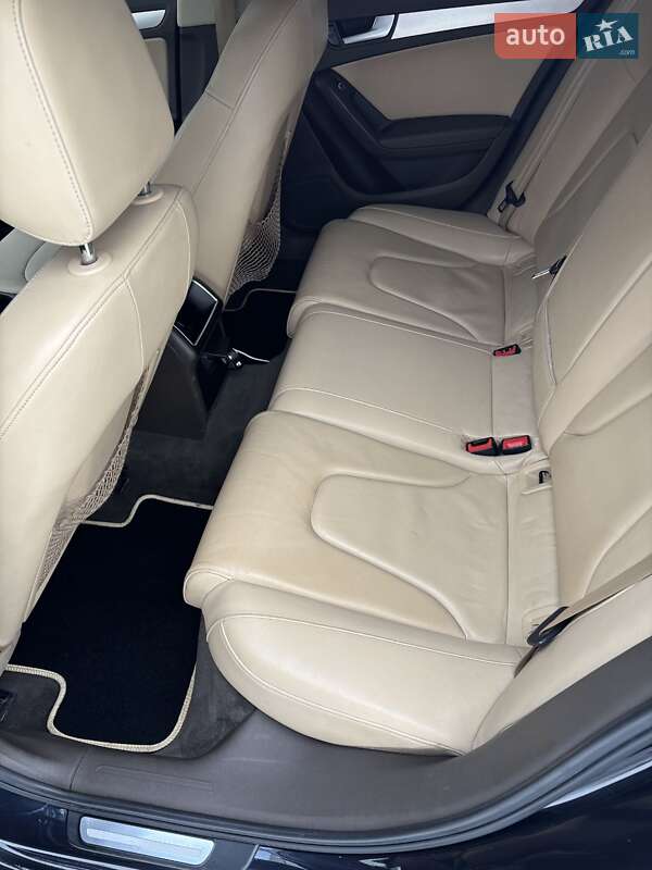 Седан Audi A4 2012 в Львове