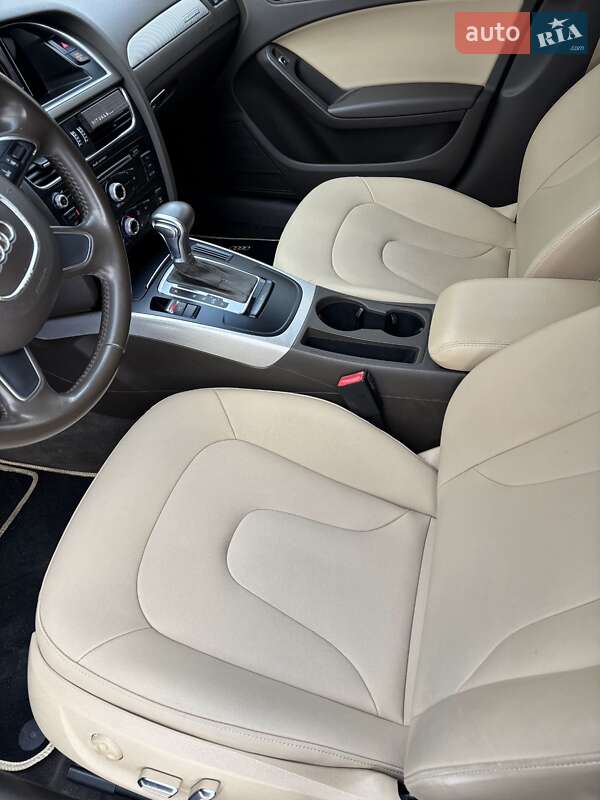 Седан Audi A4 2012 в Львове