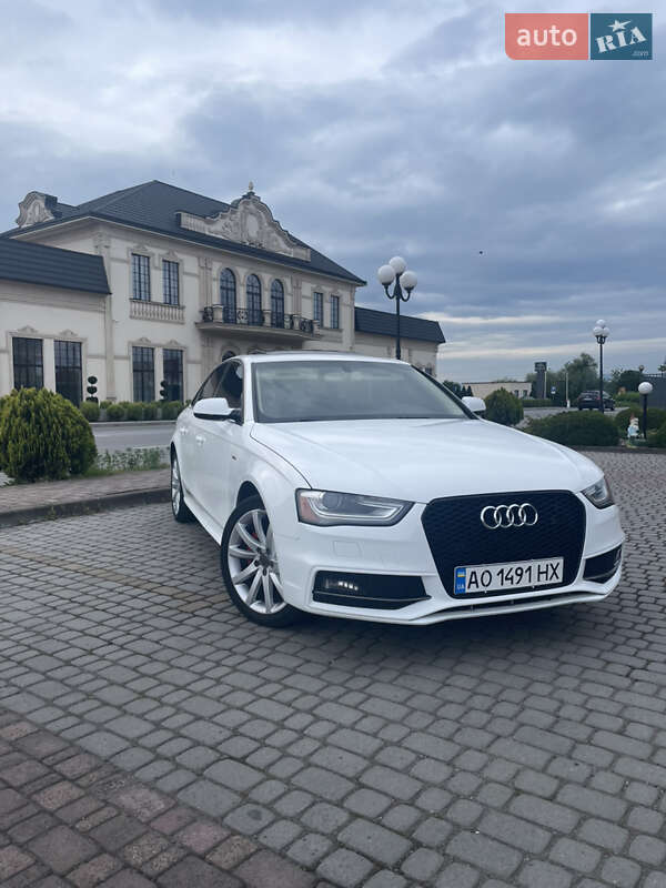 Седан Audi A4 2014 в Мукачево