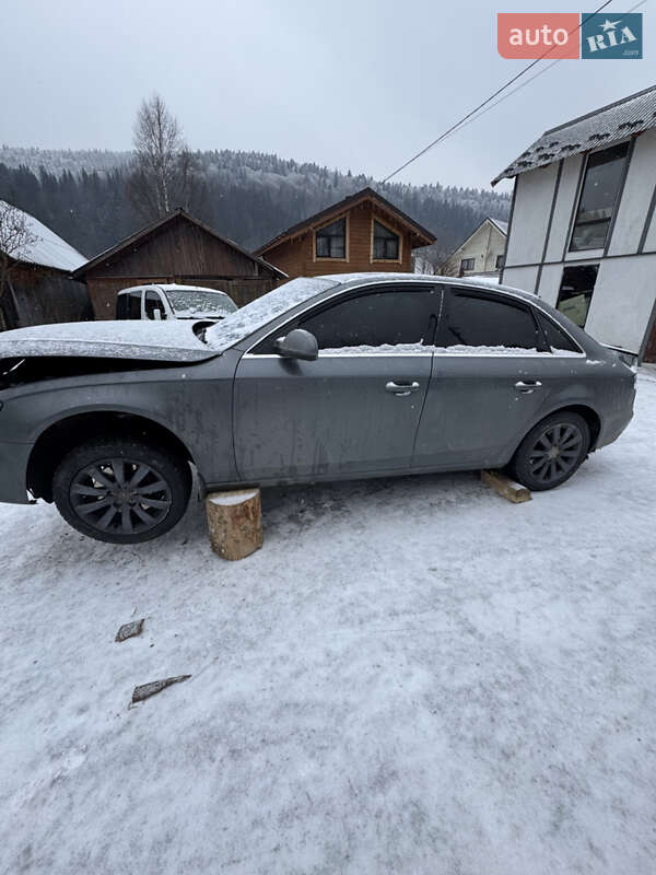 Седан Audi A4 2011 в Татарове