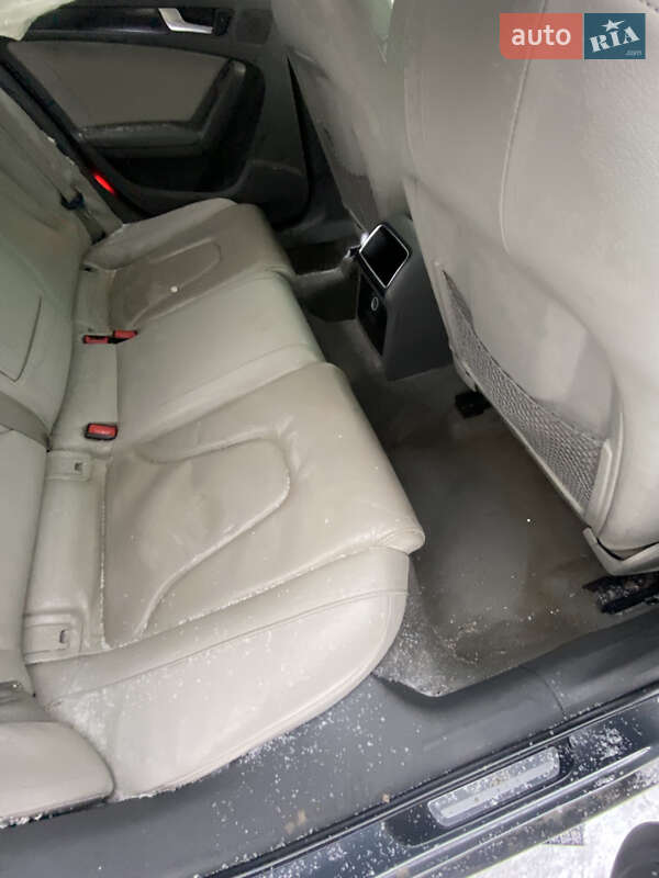 Седан Audi A4 2011 в Татарове