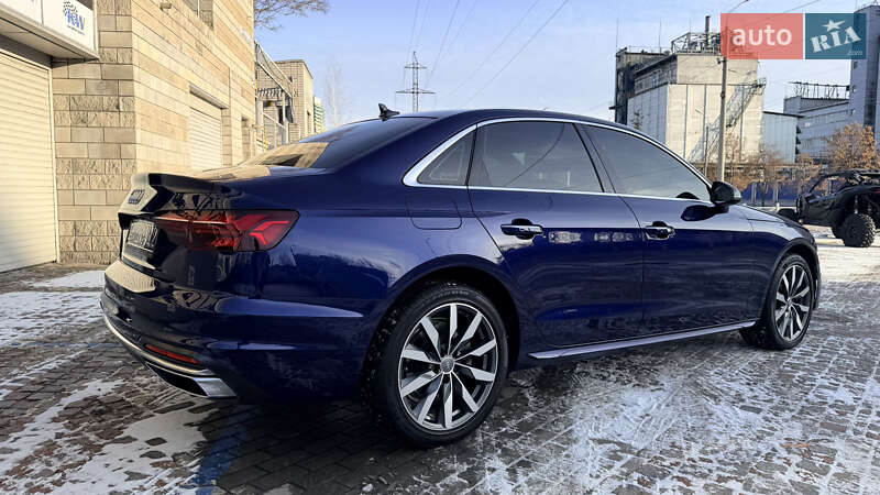 Седан Audi A4 2020 в Дніпрі